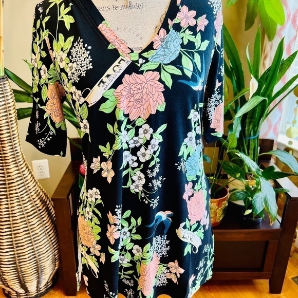 TORRID Women's Favorite Tunic Super Soft V-Neck Side Slit Tee 10 NWT - Picture 2 of 4